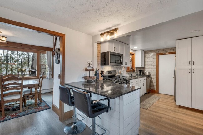 Building Photo - 6 Abbott Ln