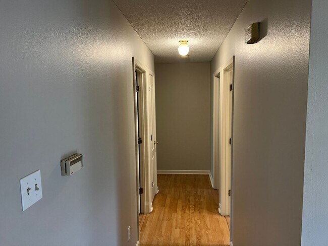 Building Photo - 2135 Raintree Dr
