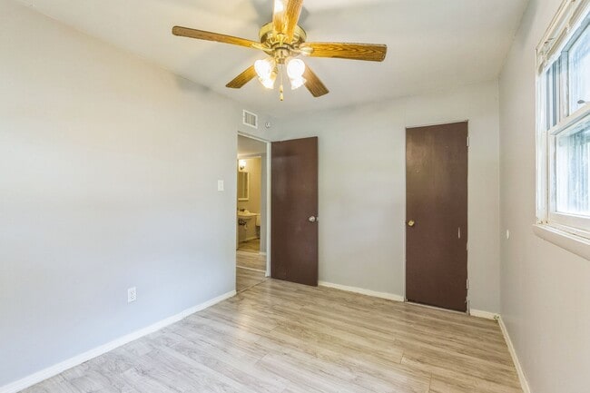 Building Photo - LIMITED TIME**NO APPLICATION FEE**1/2 OFF DEPOSIT**