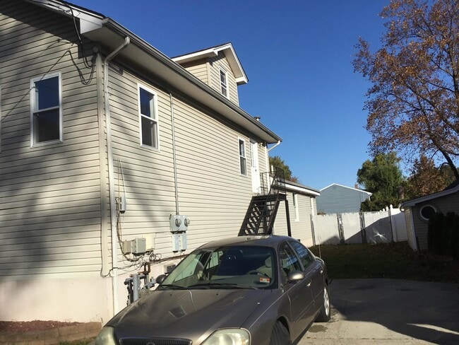 Building Photo - 90 Union Ave