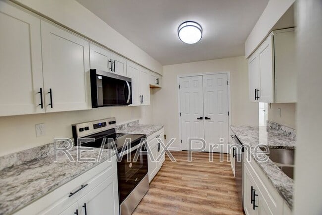 Building Photo - 3900 Raintree Ct