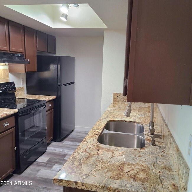 Building Photo - 4211 E Palm Ln