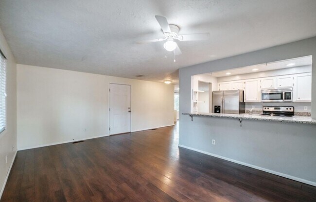 Building Photo - 1420 Cunningham Ln S