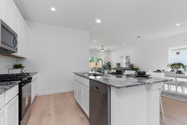 Building Photo - 7811 Bel Fiore Dr