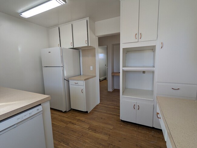 Building Photo - 613 4th St