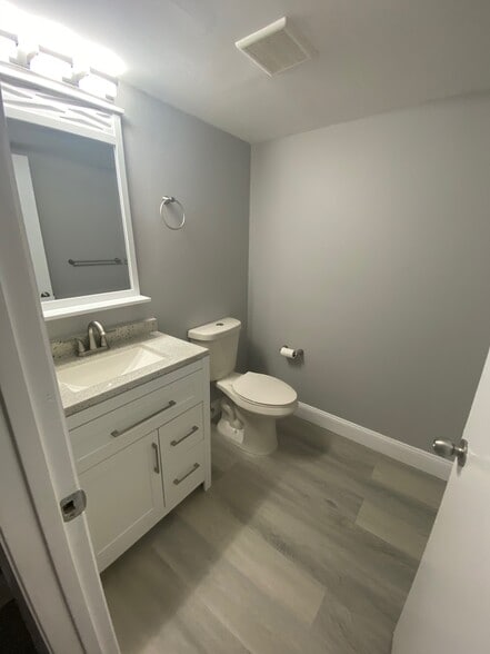 Building Photo - 4770 Fountains Dr S