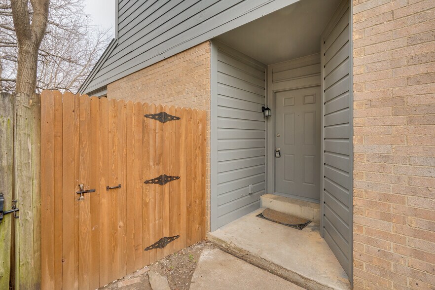 Building Photo - 317 Benjamin St