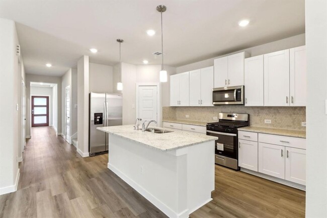 Building Photo - 18099 Martin Pines Dr