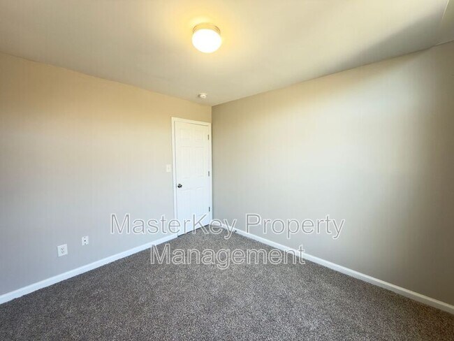 Building Photo - 2916 Hayward Ct