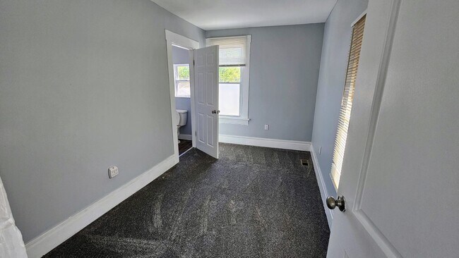 Building Photo - 142-144 West Park Avenue