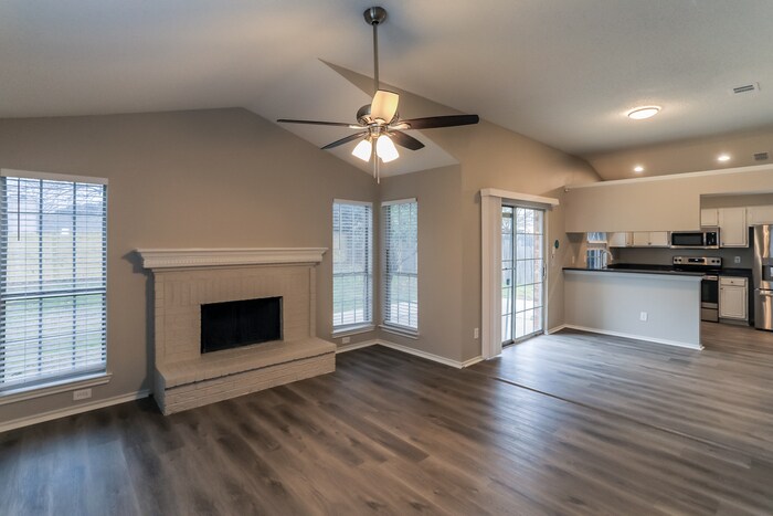 Building Photo - 5513 Maurie Dr