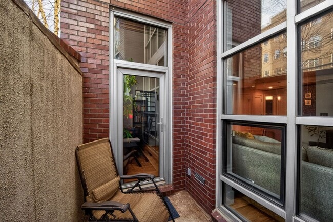 Building Photo - Spacious & Modern 1br Steps on U St Corridor!