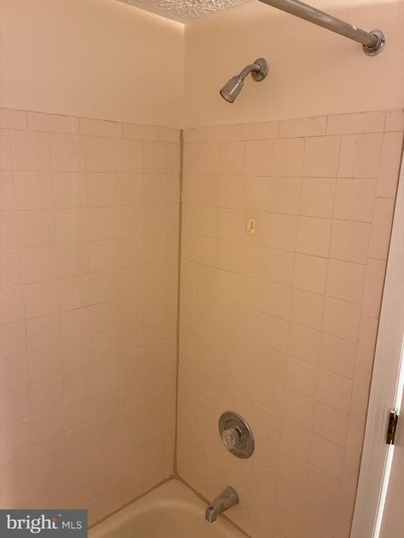 Building Photo - 1412 Greenbriar Cir