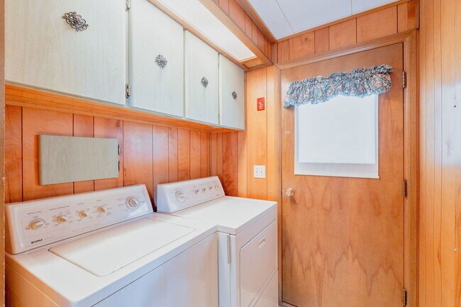 Building Photo - 10675 N Kilimanjaro Ave