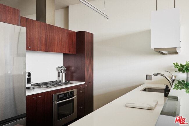 Building Photo - 1155 S Grand Ave