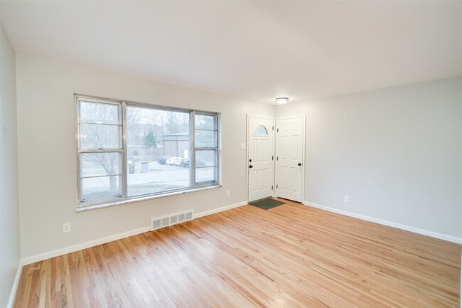 Building Photo - 10235 Jeffleigh Ln