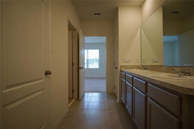 Building Photo - 1703 Post Oak Dr