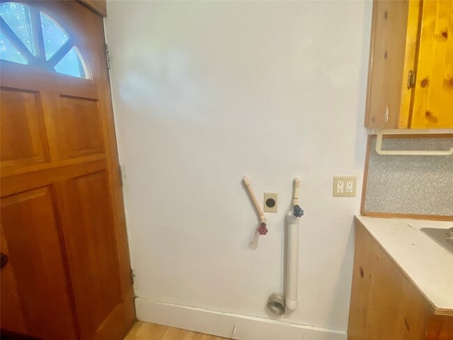 Building Photo - 5618 Avenue L Ave