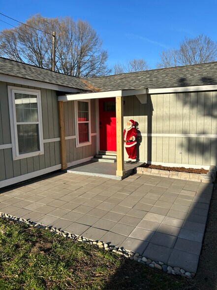 Building Photo - 12034 Main St