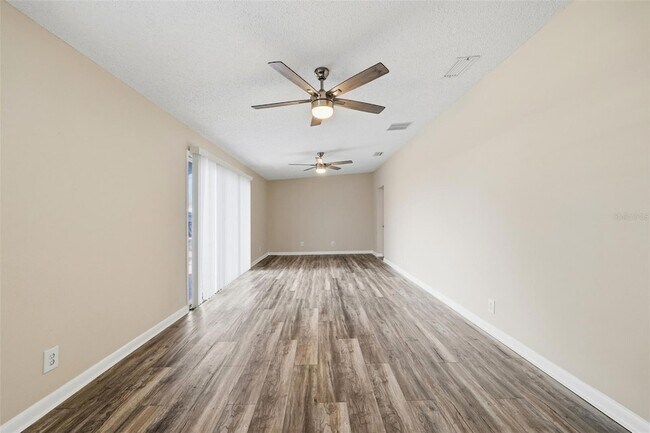 Building Photo - 2327 W Knollwood Pl