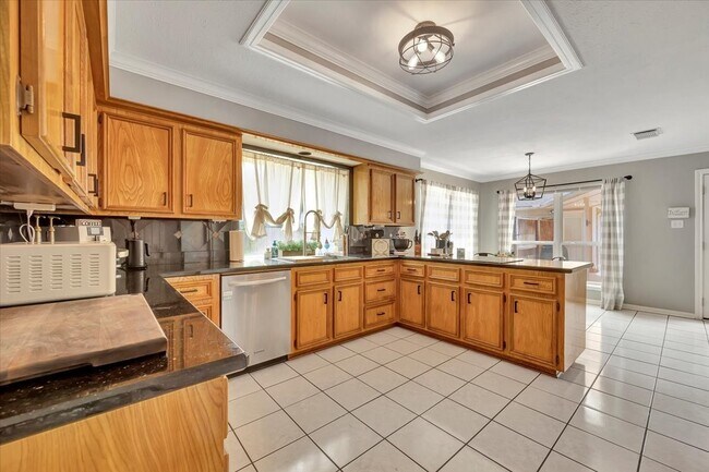 Building Photo - 15402 Willow Shores Dr