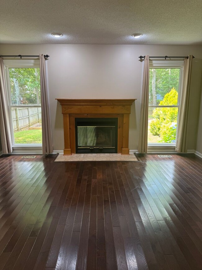 Building Photo - 2000/3 br/2.5 ba/bonus room/office 2,330 sqft