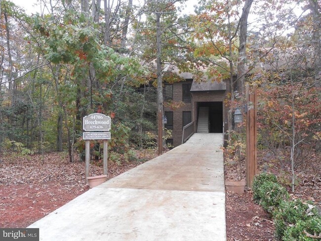 Building Photo - 44706 Beechwood Ct