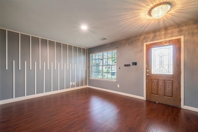 Building Photo - 9226 MacMillan Ln