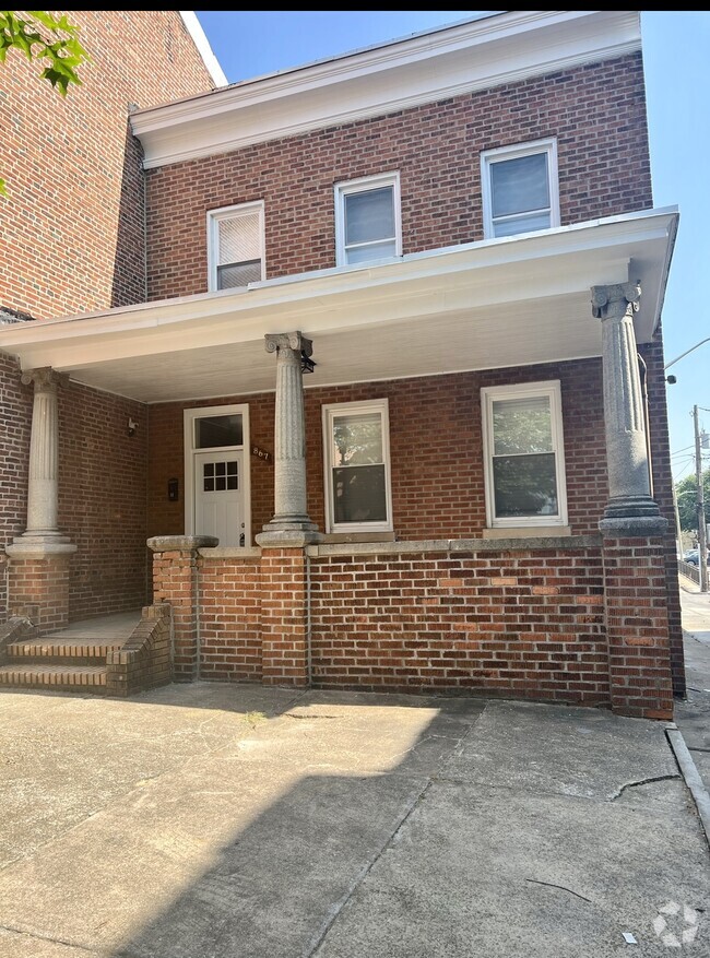 Building Photo - 867 Hollins St
