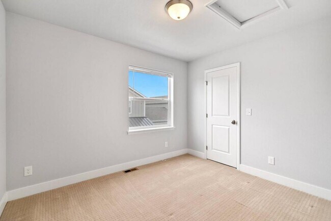 Building Photo - 4070 Sveta Ln