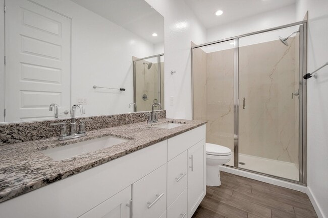 Building Photo - Like Brand New Luxurious Modern 3 Bedroom ...