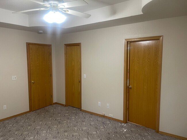 Building Photo - OZARK HOME CHECK OUT this charming 3 bedro...