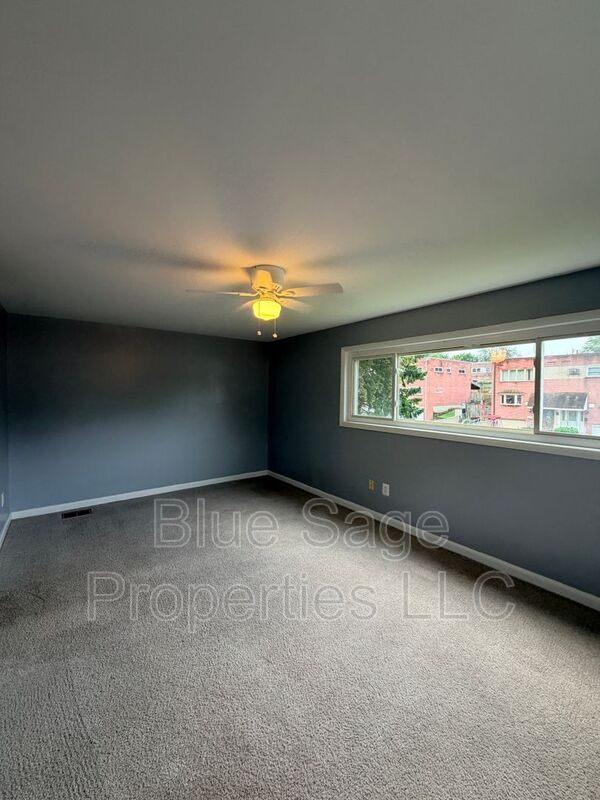 Building Photo - 2118 Valleyview Dr