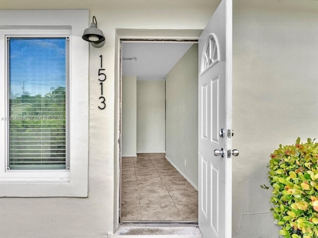 Building Photo - 1513 NE 30th Ct