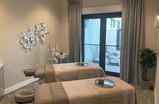 Salon Spa - 17006 Vardon Ter