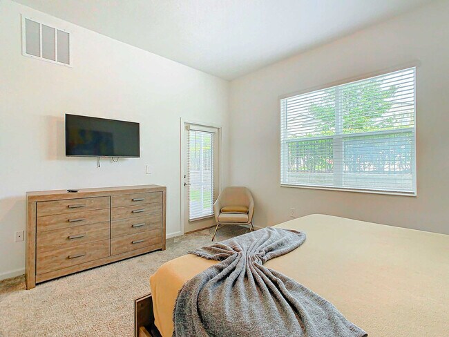 Building Photo - 8879 Cabot Cliffs Dr