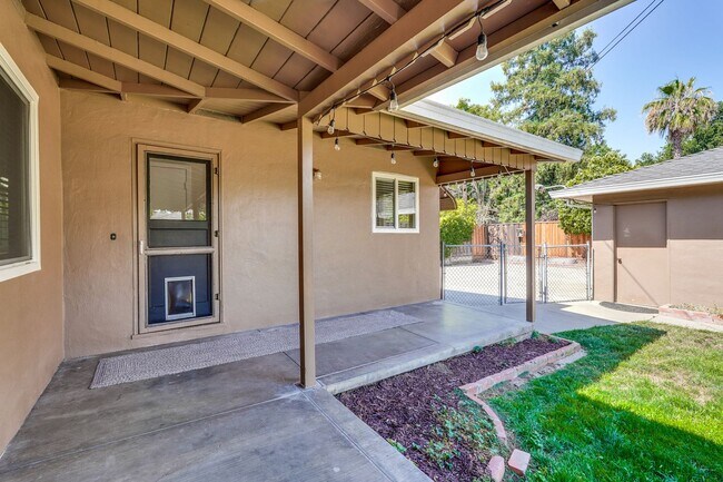 Building Photo - Midcentury Willow Glen Charmer ~ Close to ...