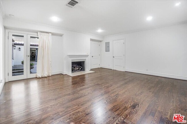 Building Photo - 114 S Layton Dr