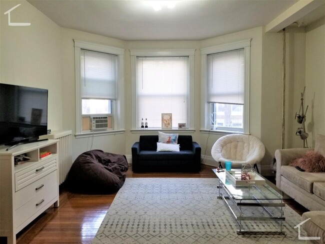 Primary Photo - 9/1 Rare 3BR/2BA on Euston St in BU South ...