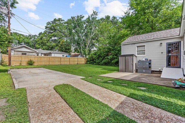 Building Photo - 507 Grahamwood Dr