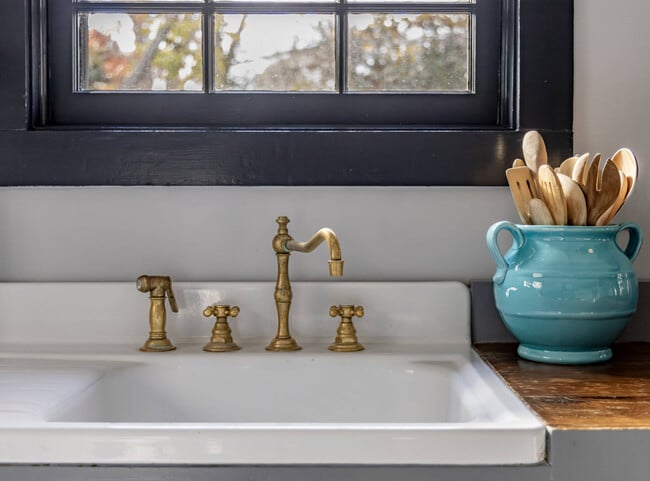 Building Photo - 93 Schellinger Rd