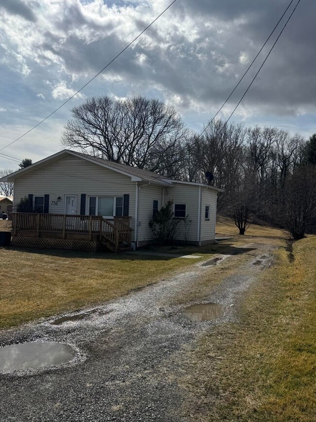 Building Photo - Charming 3 Bedroom 1.5 Bath Home