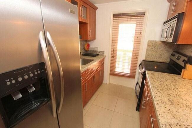 Building Photo - 1725 James Ave