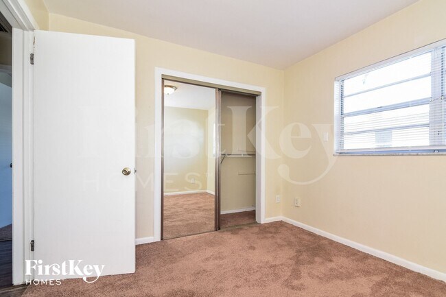 Building Photo - 4818 W Bay Villa Ave