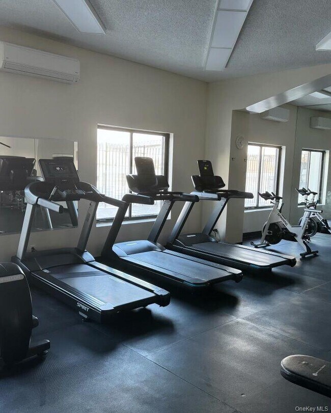 Building Photo - 25-40-40 Shore Blvd