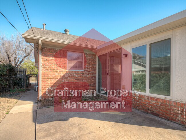 Building Photo - 2024 NW 45th St