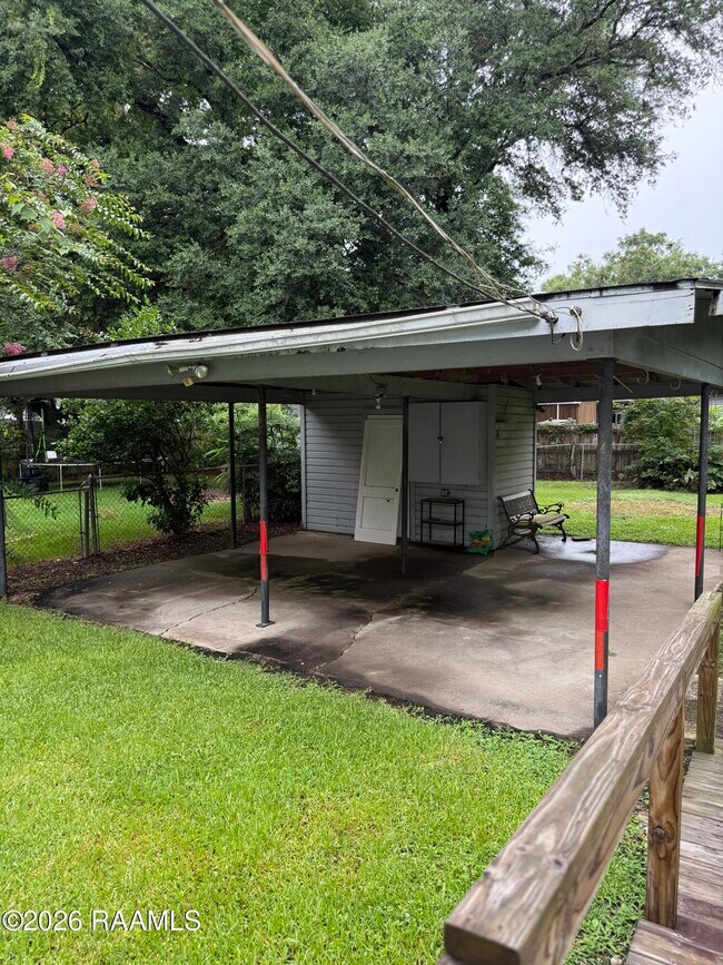 Building Photo - 611 Everette St