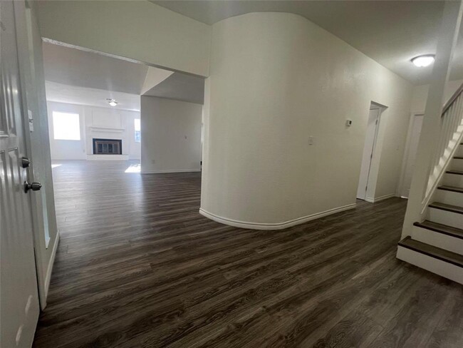 Building Photo - 3550 Mirror Ct