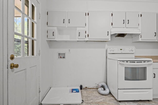 Building Photo - 110 Moore Rd