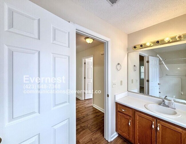 Building Photo - 3-Bedroom, 2-Bath Home with Modern Applian...